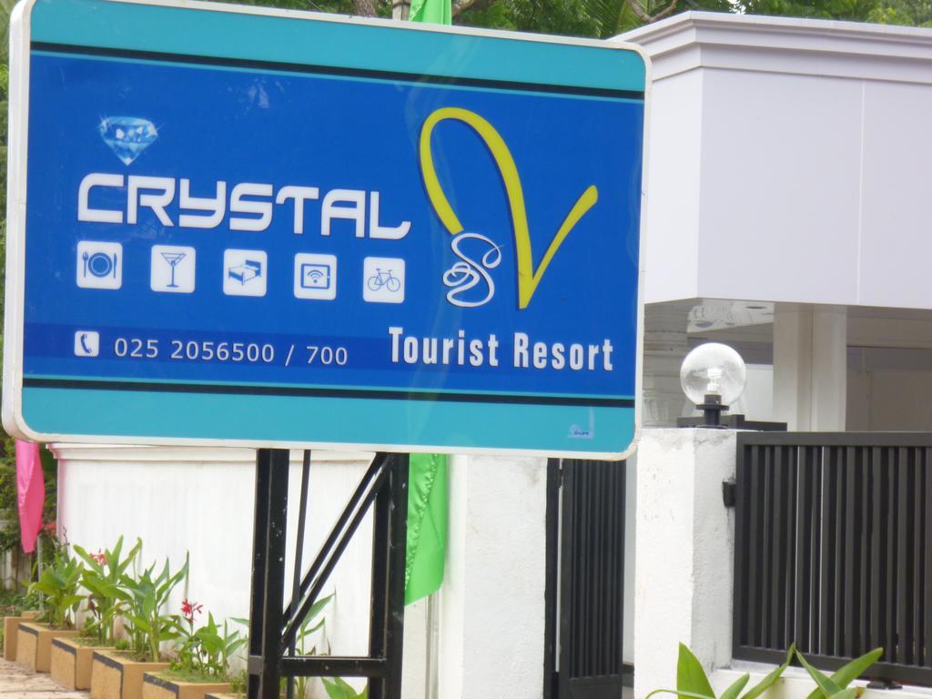 Crystal V Tourist Resort 아누라다푸라 외부 사진